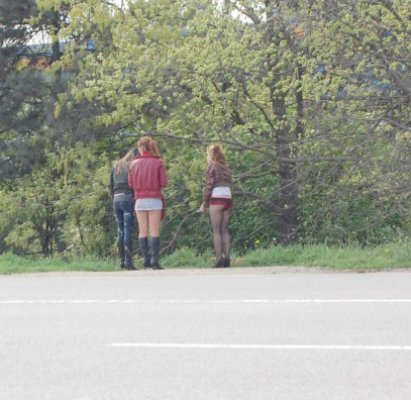 Individul care racola minore pentru prostituţie rămâne după gratii